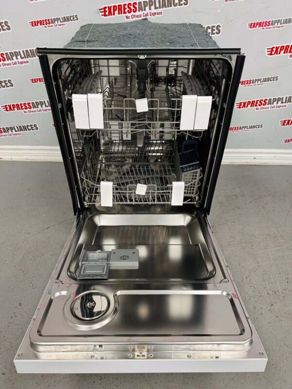 Open Box 24" Samsung Built-In Dishwasher DW80J3020UW For Sale