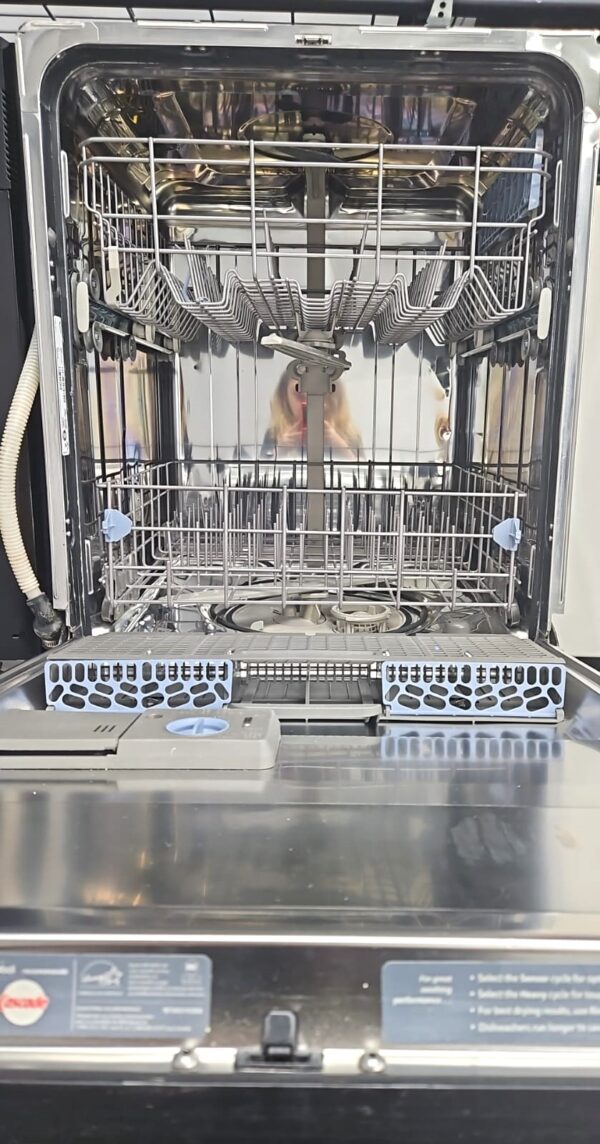 Used Built-In 24” Gold Series Dishwasher WDF750SAYB0 For Sale