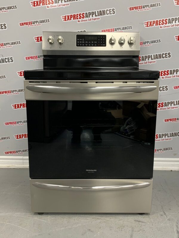 Brand New Floor Model Frigidaire Electric Range GCRE306CAFF For Sale
