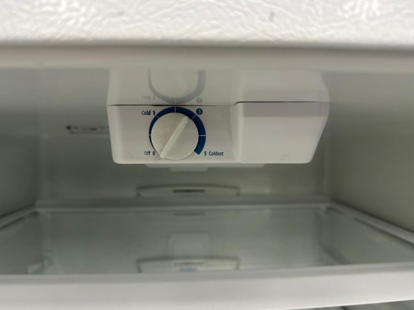 Used Whirlpool 28” Counter Depth Top Freezer Refrigerator ER8MHKXRQ01 For Sale