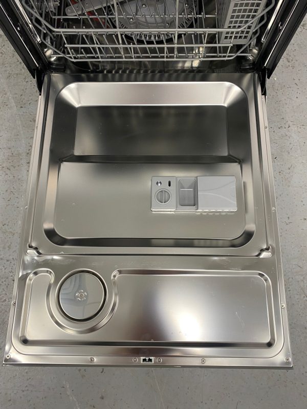 Used Samsung Built-in 24” Dishwasher DW80R5061US For Sale