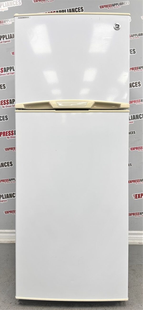 Used GE 24” Top Mount Apartment Refrigerator GTR12BAXALWW For Sale