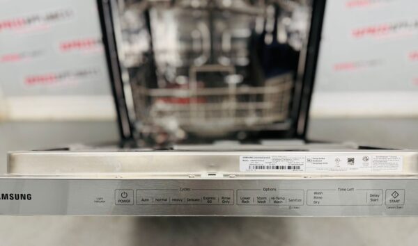 Open Box Samsung Built-in 24” Dishwasher DW80K5050US/AC For Sale