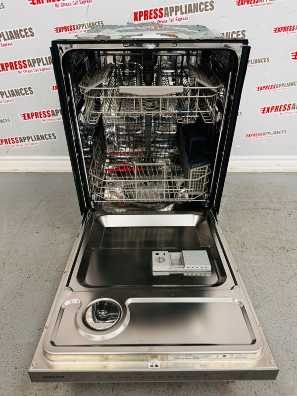 Open Box Samsung Built-in 24” Dishwasher DW80K5050US/AC For Sale