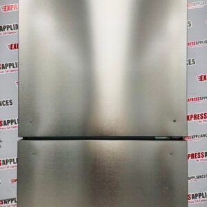 Open Box Hisense Bottom-Freezer Counter-Depth 31” Refrigerator RB17A2CSE For Sale