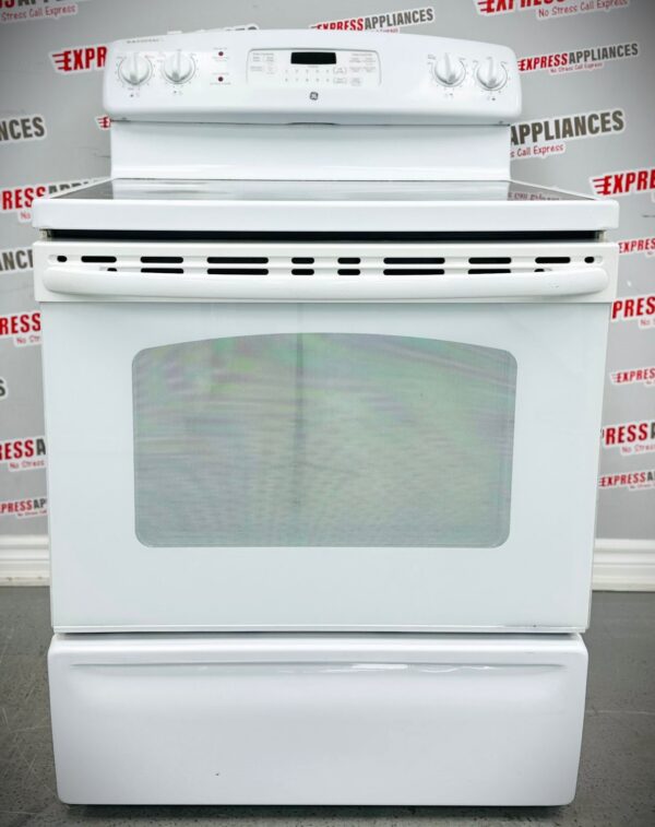 Used GE White 30" Glass Top Range JCBP670DT1WW For Sale
