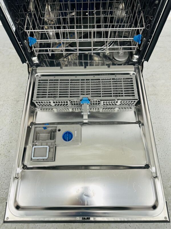 Used Built-In 24” Dishwasher WDF760SADB1 For Sale