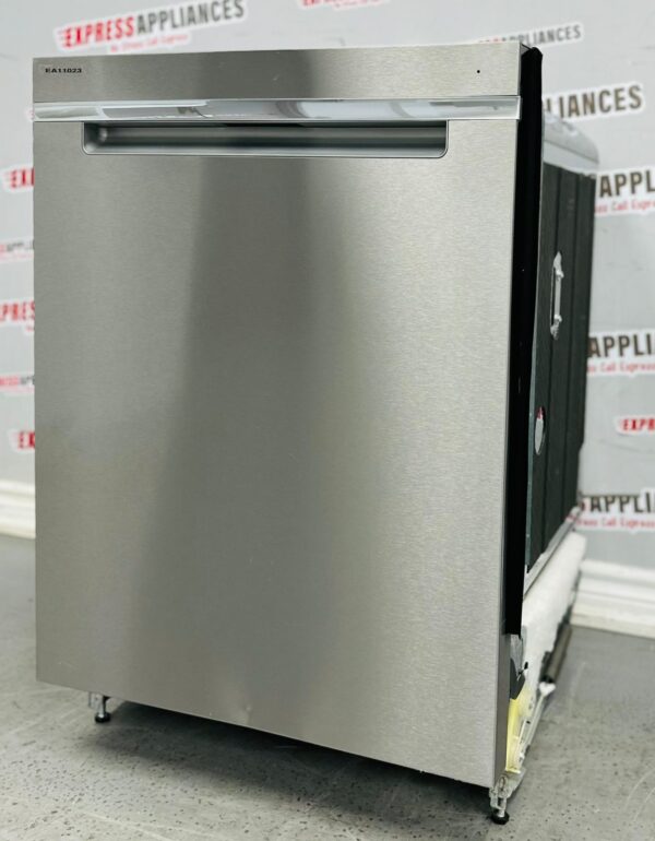 Open Box Whirlpool Built-In 24" Dishwasher WDTA50SAHZ0 For Sale