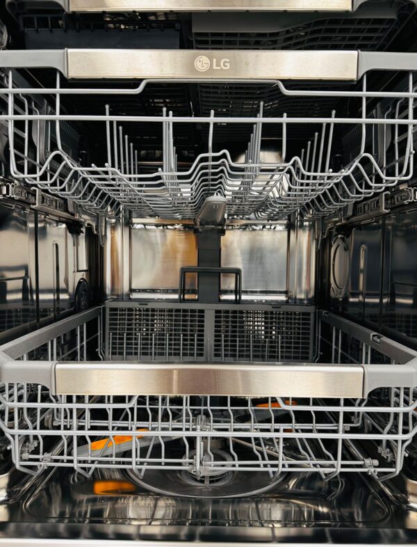 Open Box LG 24” Dishwasher LDPM6762S For Sale