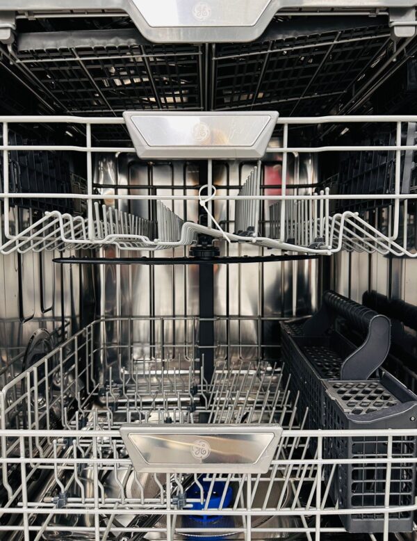 Open Box GE Built-In 24” Dishwasher GBF655SGPWW For Sale