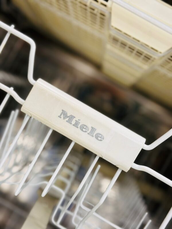 Used Miele 24" Built-in Dishwasher G5105SCU For Sale