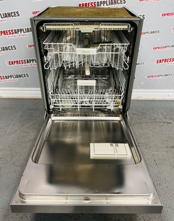 Used Miele 24" Built-in Dishwasher G5105SCU For Sale