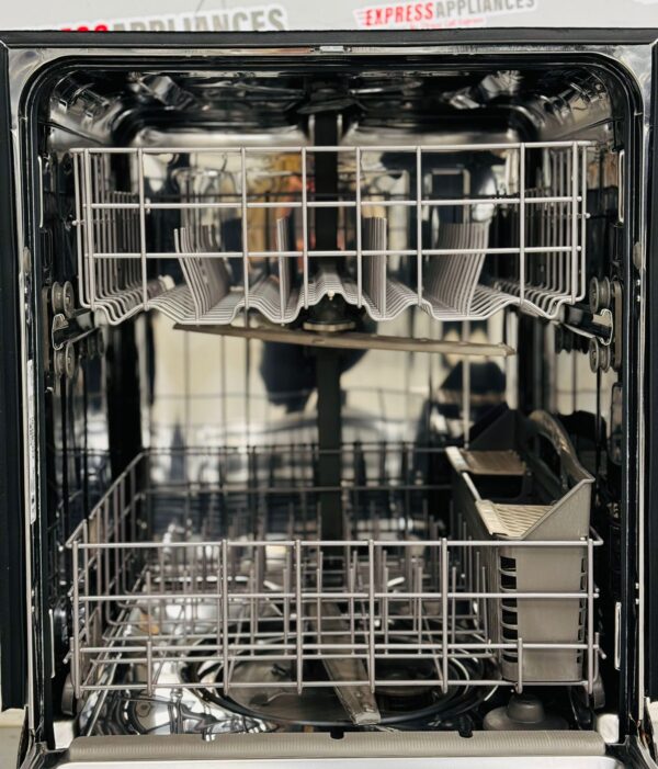 Used Whirlpool 24” Built-In Dishwasher WDF560SAFM0 For Sale