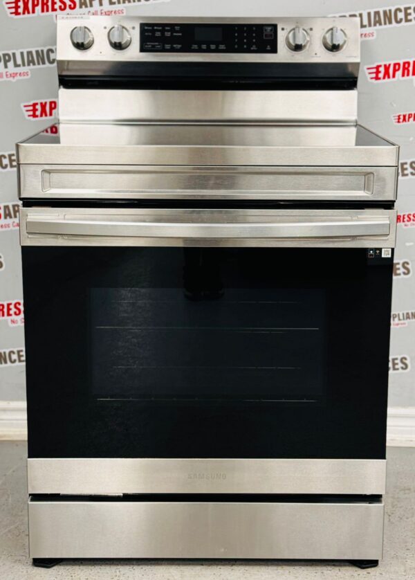 Used Samsung 30” Glass-Top Stove NE63A6511SS/AC For Sale