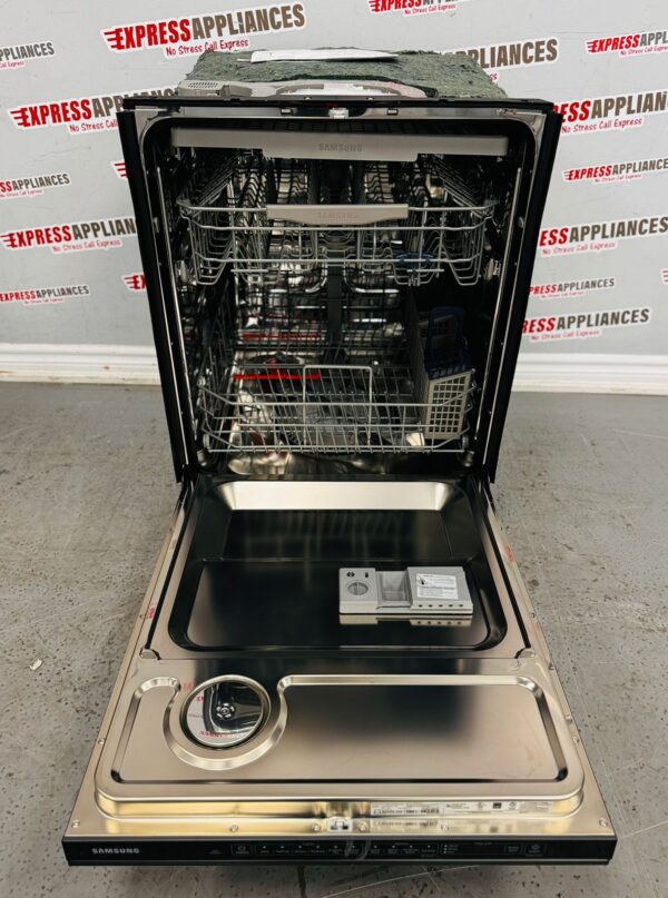 Open Box Samsung Built-in 24” Dishwasher DW80R5061UG/AA  For Sale