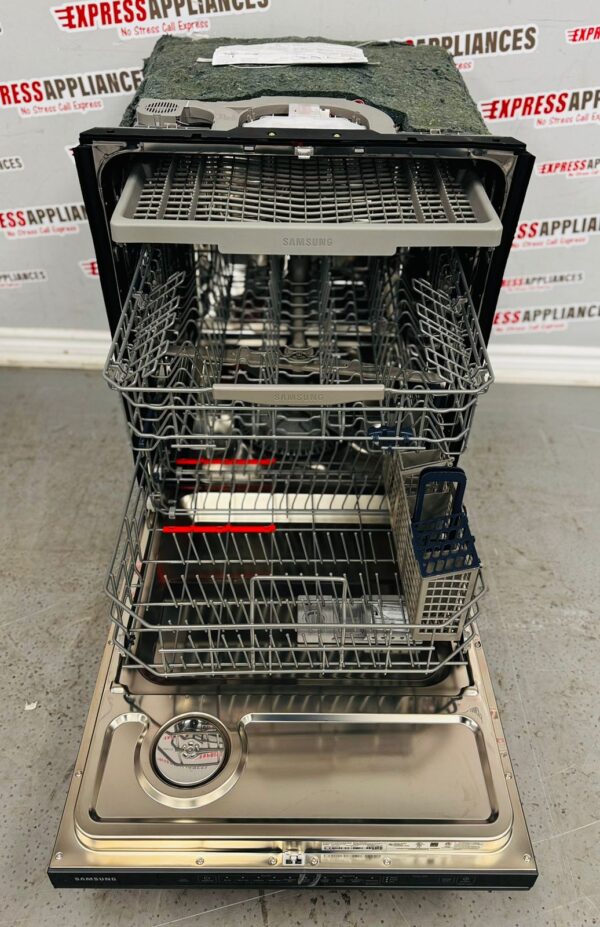Open Box Samsung Built-in 24” Dishwasher DW80R5061UG/AA  For Sale