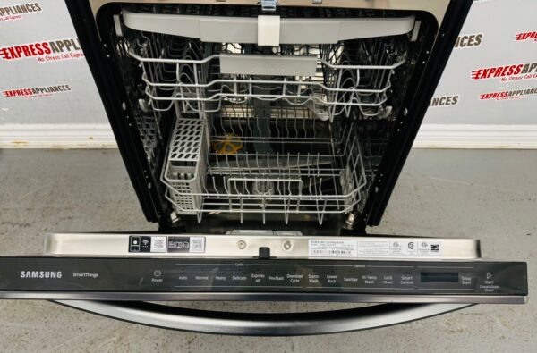 Open Box Samsung Built-in 24” Dishwasher DW80CG5451MT/AA For Sale