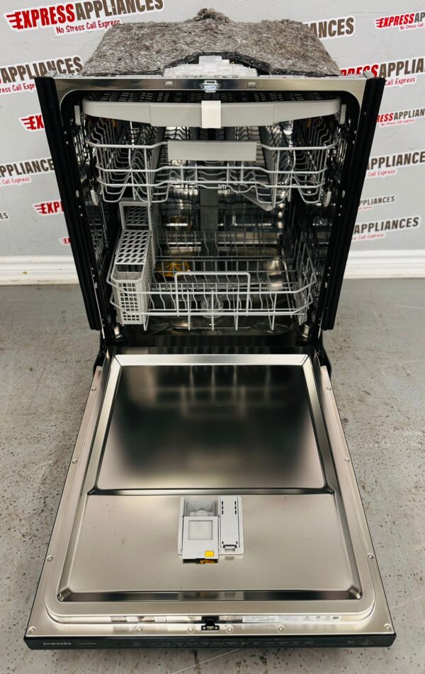 Open Box Samsung Built-in 24” Dishwasher DW80CG5451MT/AA For Sale