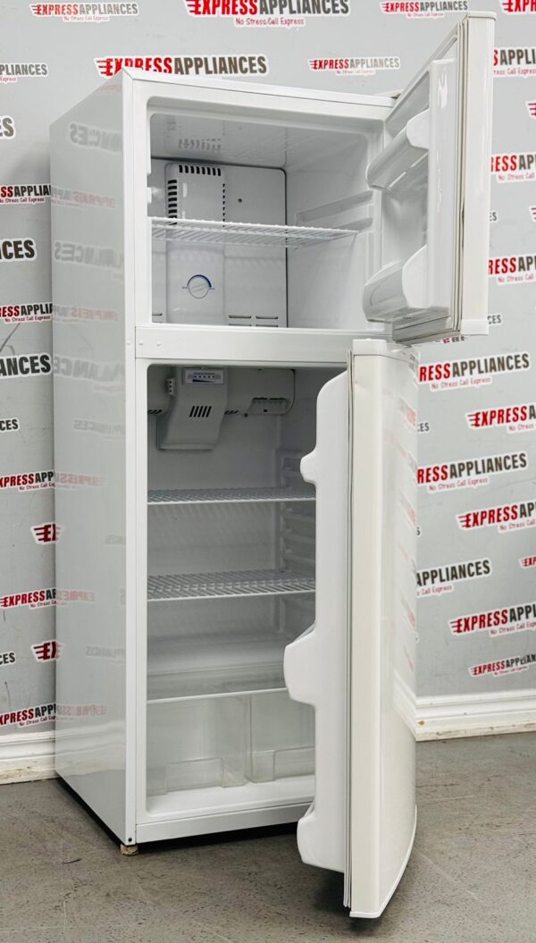 Used Magic Chef Top Freezer 24” Refrigerator MCR1010WEF For Sale