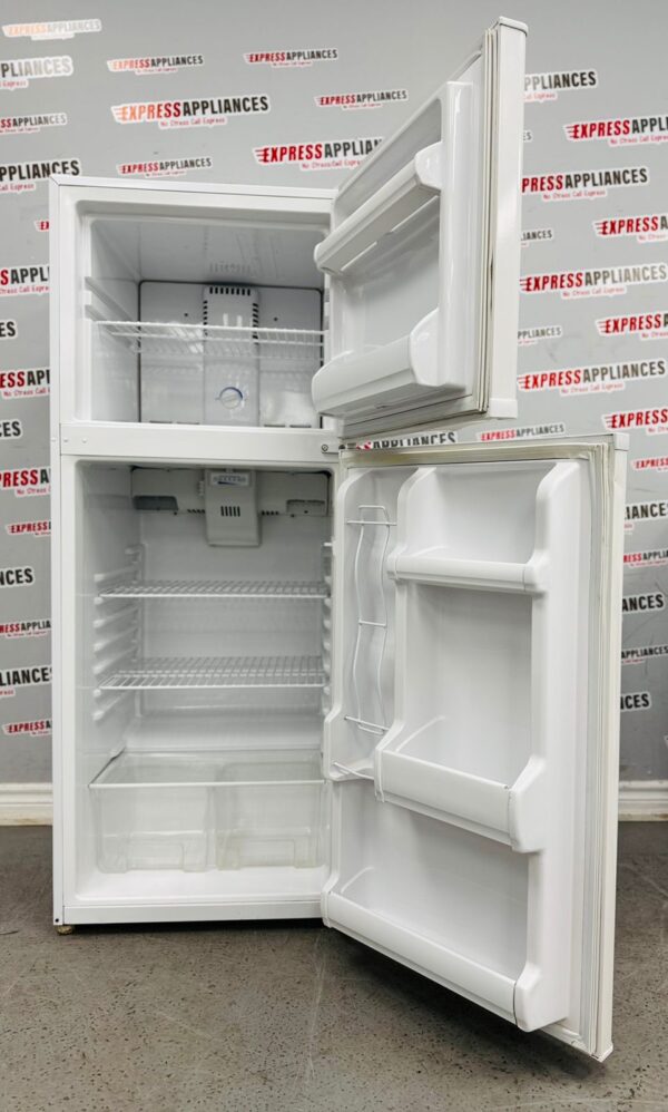 Used Magic Chef Top Freezer 24” Refrigerator MCR1010WEF For Sale