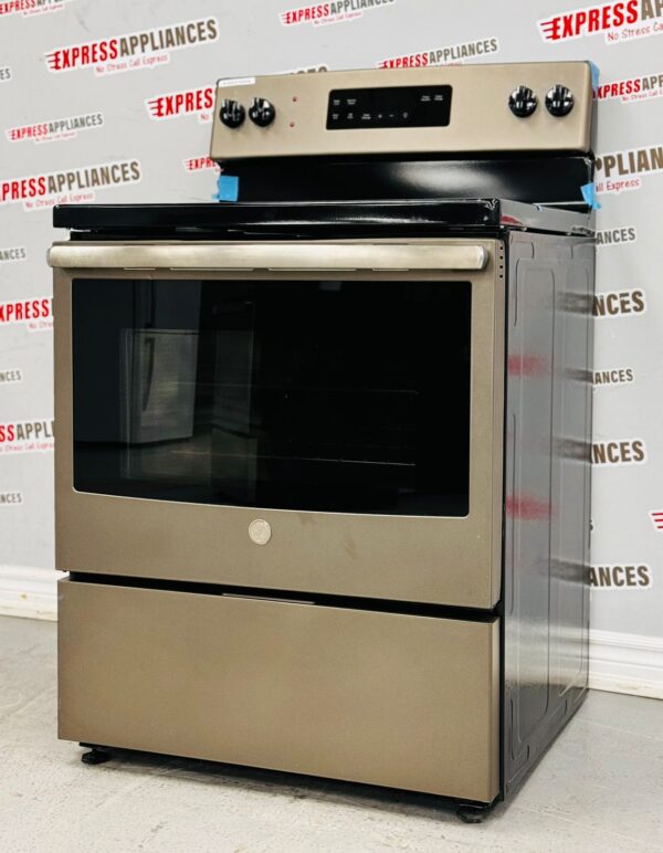 Open Box GE Freestanding 30” Glass Stove JVB630EK7ES For Sale