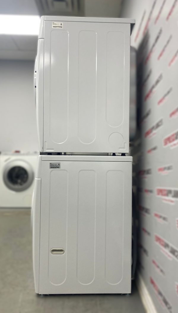 Open Box LG 27” Front Load Washing Machine and Dryer Stackable Set WM3400CW DLE3400W For Sale