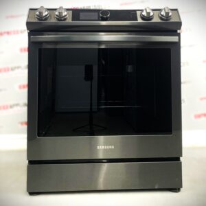 Used Whirlpool Freestanding Electric Glass Top 30” Stove YWFE361LVQ0 For Sale
