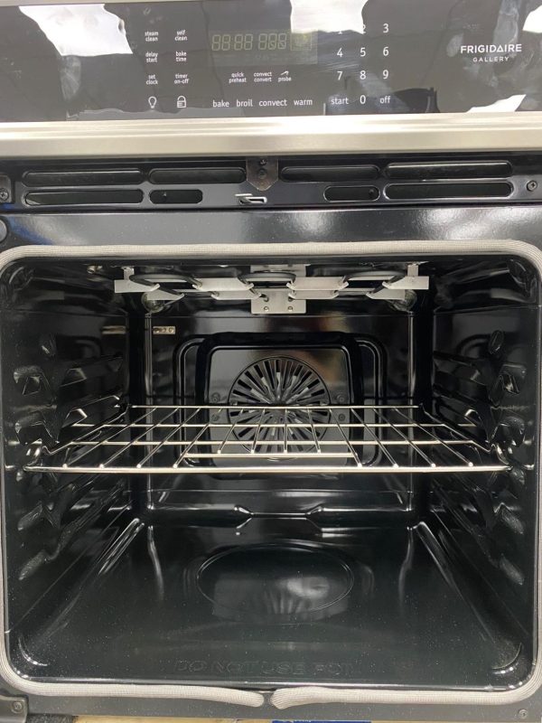 Open Box Frigidaire 27” Single Wall Oven FGEW276SPFD For Sale