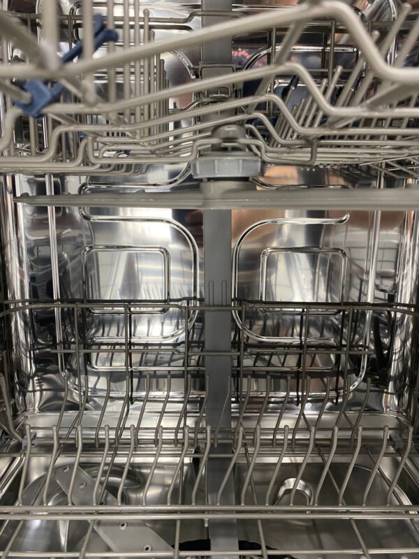 Used Samsung 24" Built-In Dishwasher DW80K2021US/AC For Sale