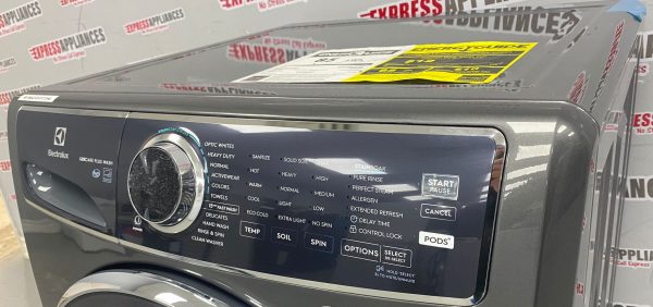 Open Box Electrolux 27” Front Load Washer ELFW7637AT For Sale