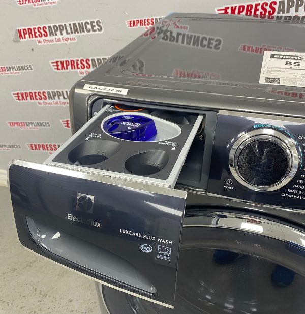 Open Box Electrolux 27” Front Load Washer ELFW7637AT For Sale