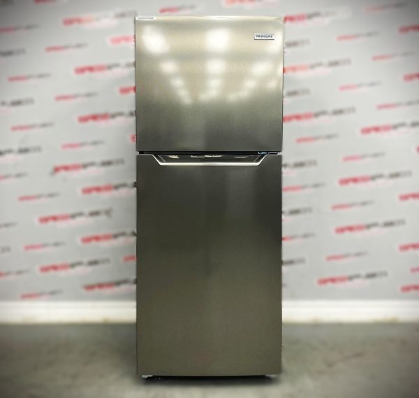 Open Box Frigidaire Top Freezer 24” Refrigerator FFET1022UV For Sale