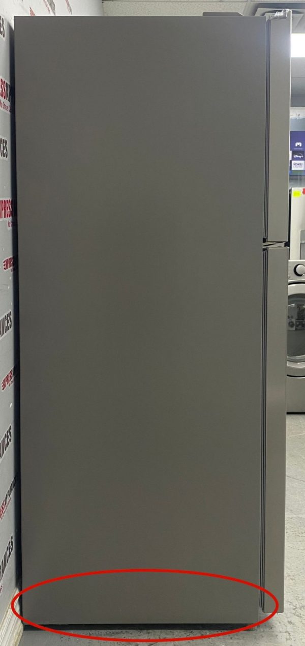 Open Box Frigidaire Top Freezer 24” Refrigerator FFET1022UV For Sale