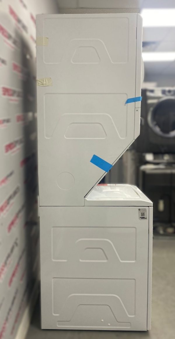 Open Box GE 24” Laundry Centre Washer and Dryer GUD24ESMM1WW For Sale