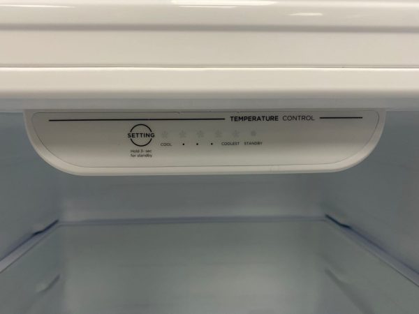 Open Box Midea 30” Top Freezer Refrigerator MRT18B2ASL For Sale