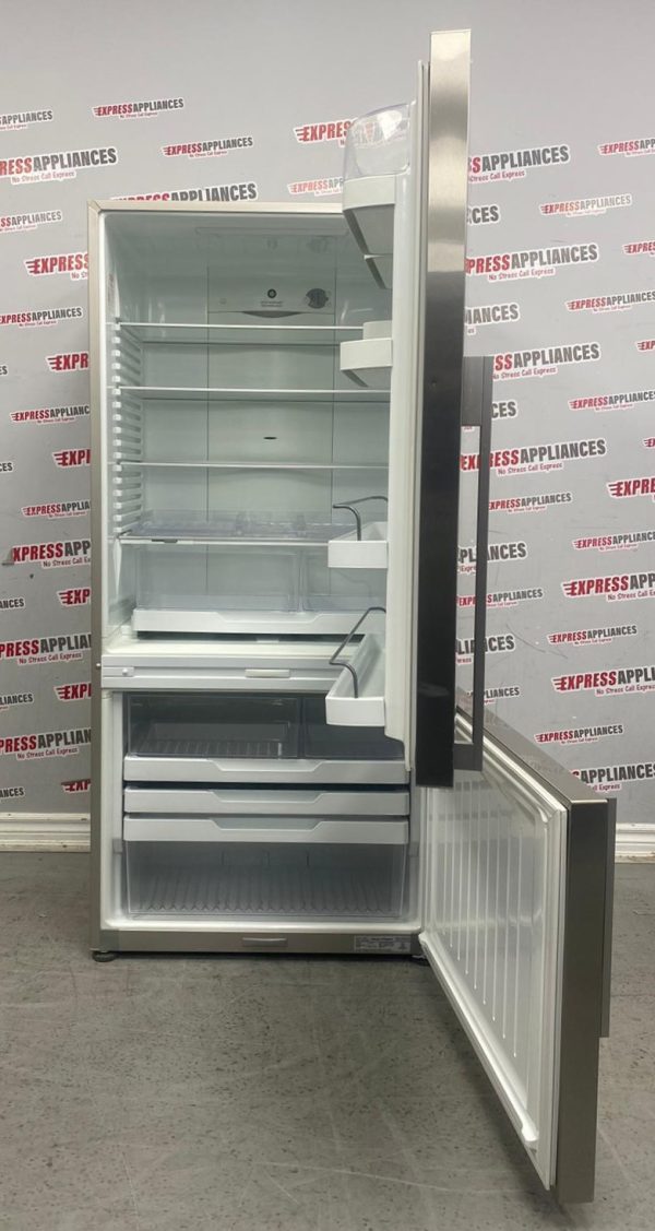 Used Fisher&Paykel 31” Bottom Freezer Refrigerator E522BRXFD2 For Sale