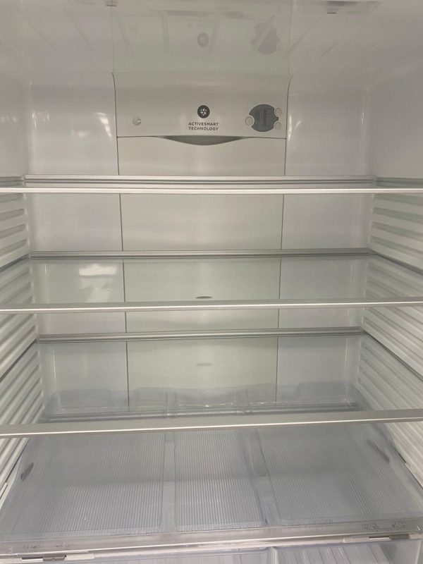 Used Fisher&Paykel 31” Bottom Freezer Refrigerator E522BRXFD2 For Sale