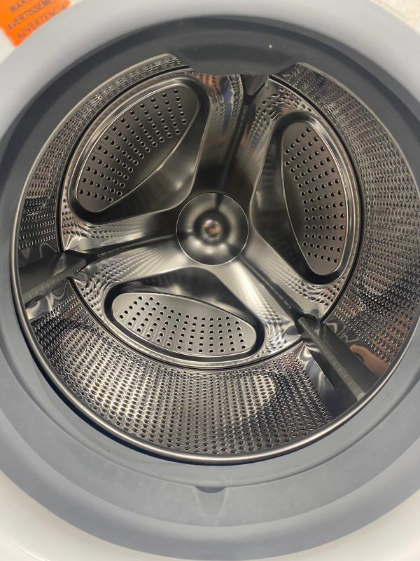 Used Maytag 24” Washer and Dryer Stackable Set MAH2400AWW MDE2400AZW For Sale