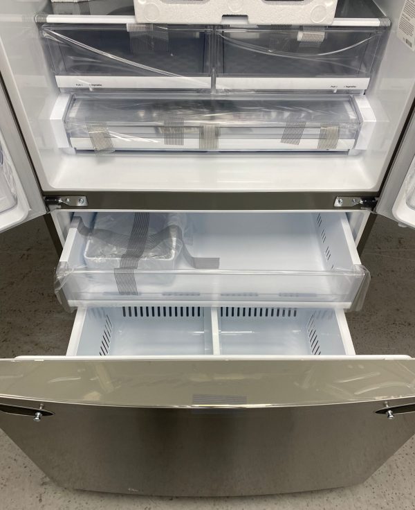 Open Box LG 36” French Door Refrigerator LRFCS29D6S/01 For Sale