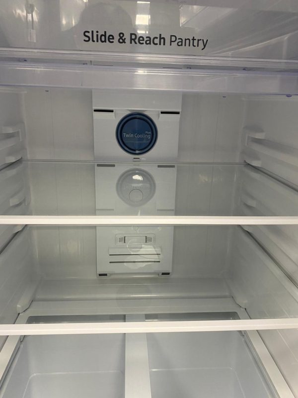 Used Samsung 29” Top Freezer Refrigerator RT18M6213SG For Sale