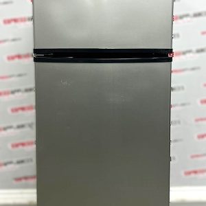 Used Magic Chef 29” Top Freezer Counter Depth Refrigerator CTB1832VRD00 For Sale