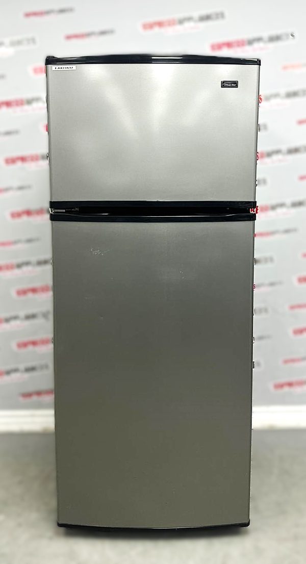 Used Magic Chef 29” Top Freezer Counter Depth Refrigerator CTB1832VRD00 For Sale