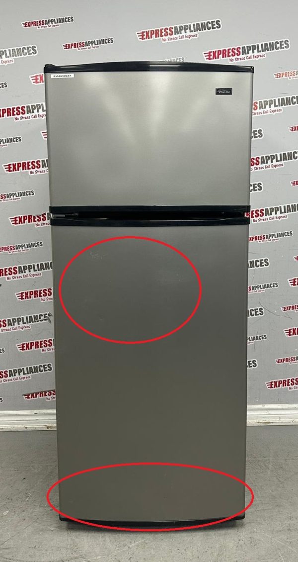 Used Magic Chef 29” Top Freezer Counter Depth Refrigerator CTB1832VRD00 For Sale