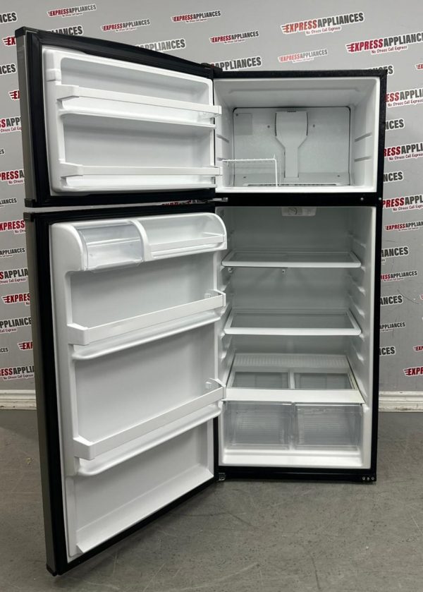 Used Magic Chef 29” Top Freezer Counter Depth Refrigerator CTB1832VRD00 For Sale