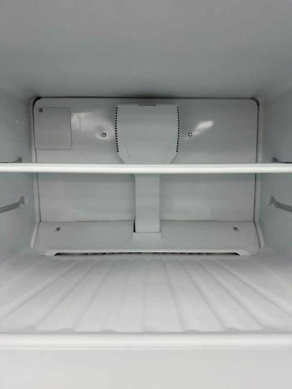 Used Whirlpool 28” Counter Depth Top Freezer Refrigerator W8RXCGFXQ02 For Sale