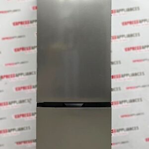 Open Box Whirlpool 24” Bottom Freezer Refrigerator URBC6024SZ SKU: EAC26801 For Sale