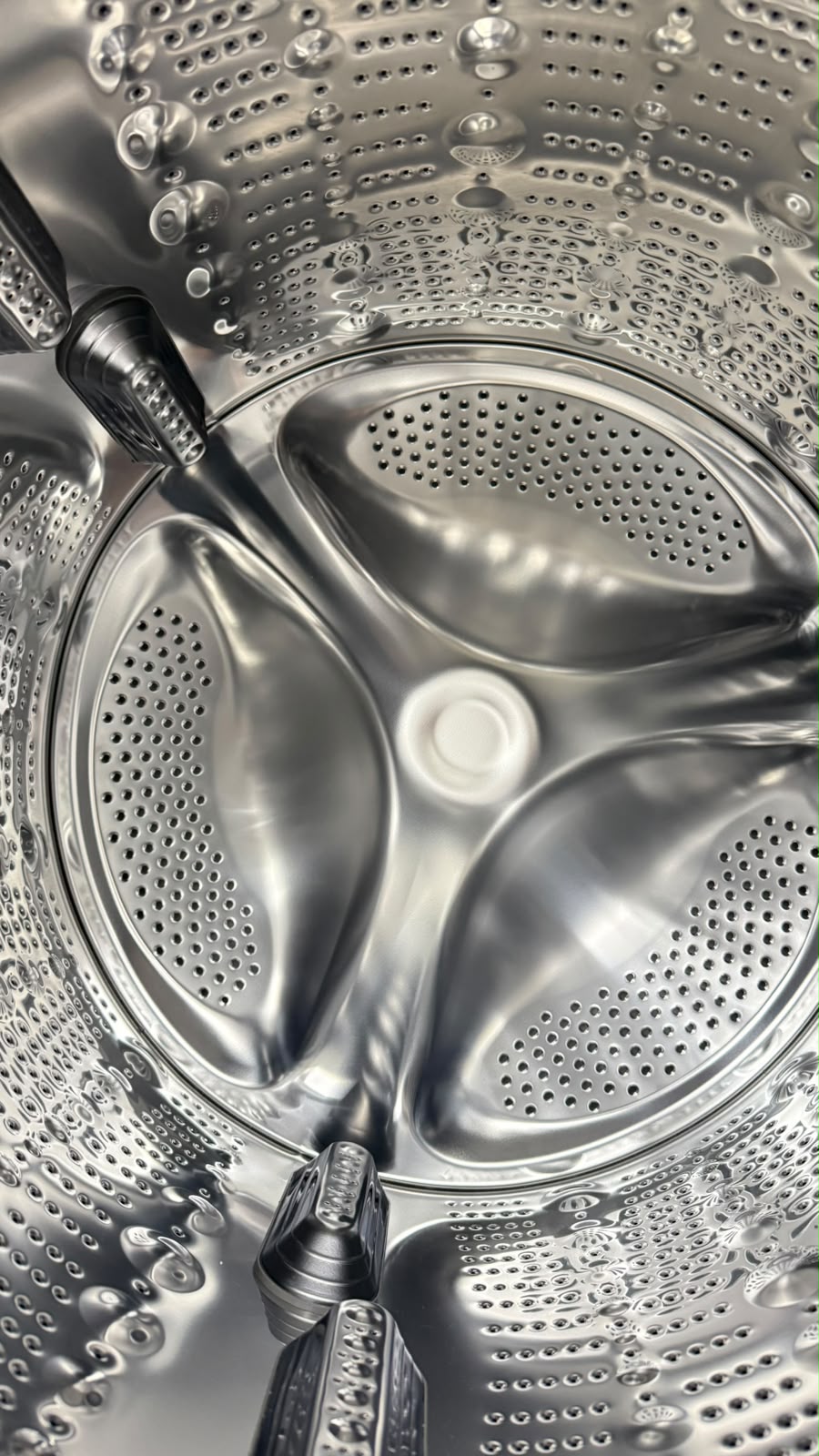 Open Box LG 27” Combo 2 in 1 Washer and Dryer WM6998HBA For Sale Open Box LG 27” Combo 2 in 1 Washer and Dryer WM6998HBA For Sale