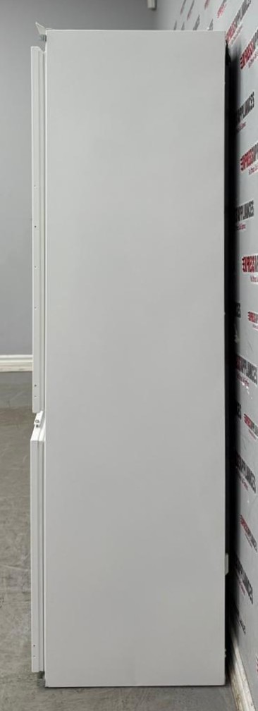 Used Miele 21” Bottom Freezer Panel Ready Refrigerator KFN9753ID For Sale Used Miele 21” Bottom Freezer Panel Ready Refrigerator KFN9753ID For Sale