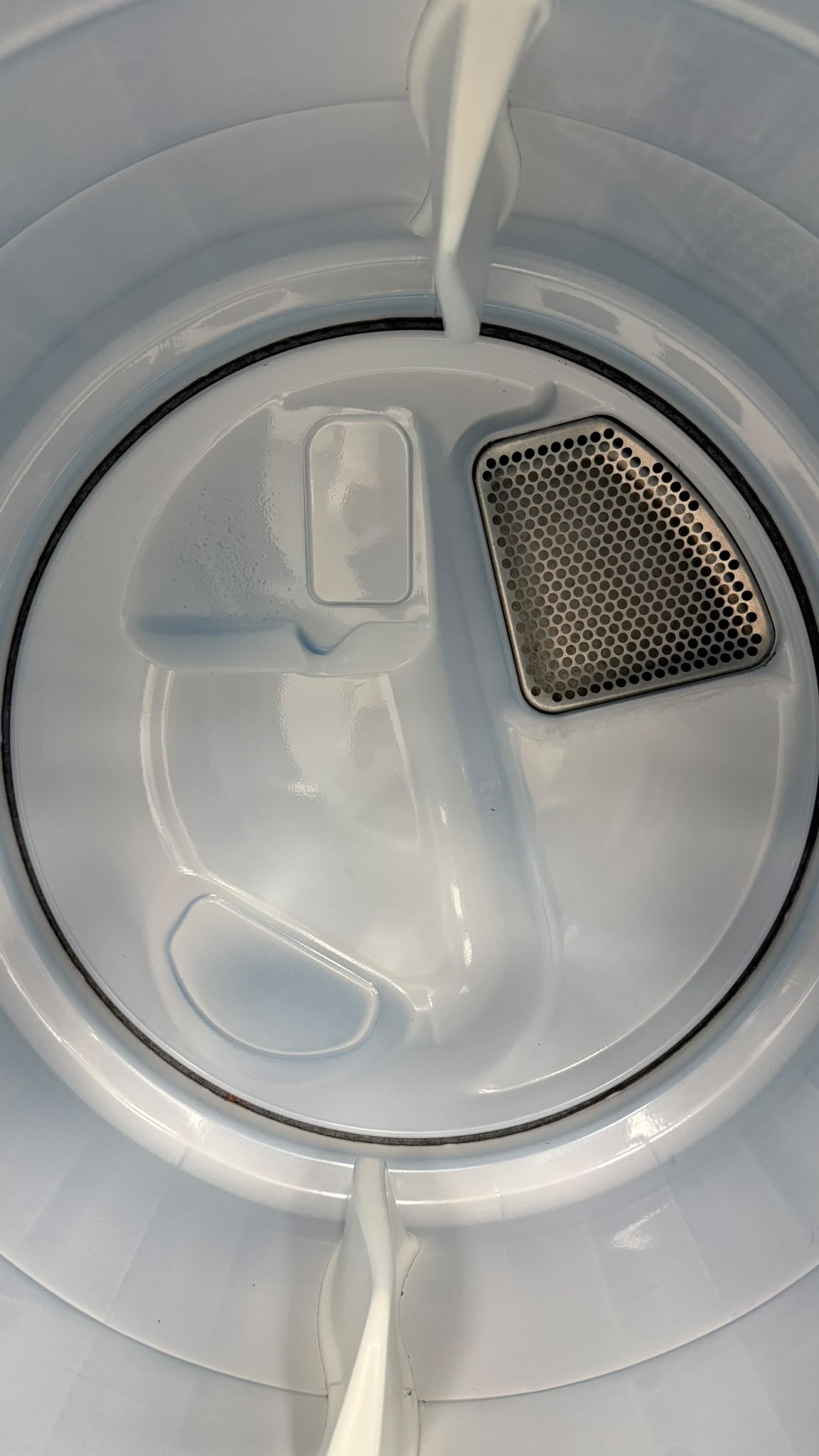 Used Whirlpool 27” Electric Ventless Dryer YWHD560CHW1 For Sale Used Whirlpool 27” Electric Ventless Dryer YWHD560CHW1 For Sale