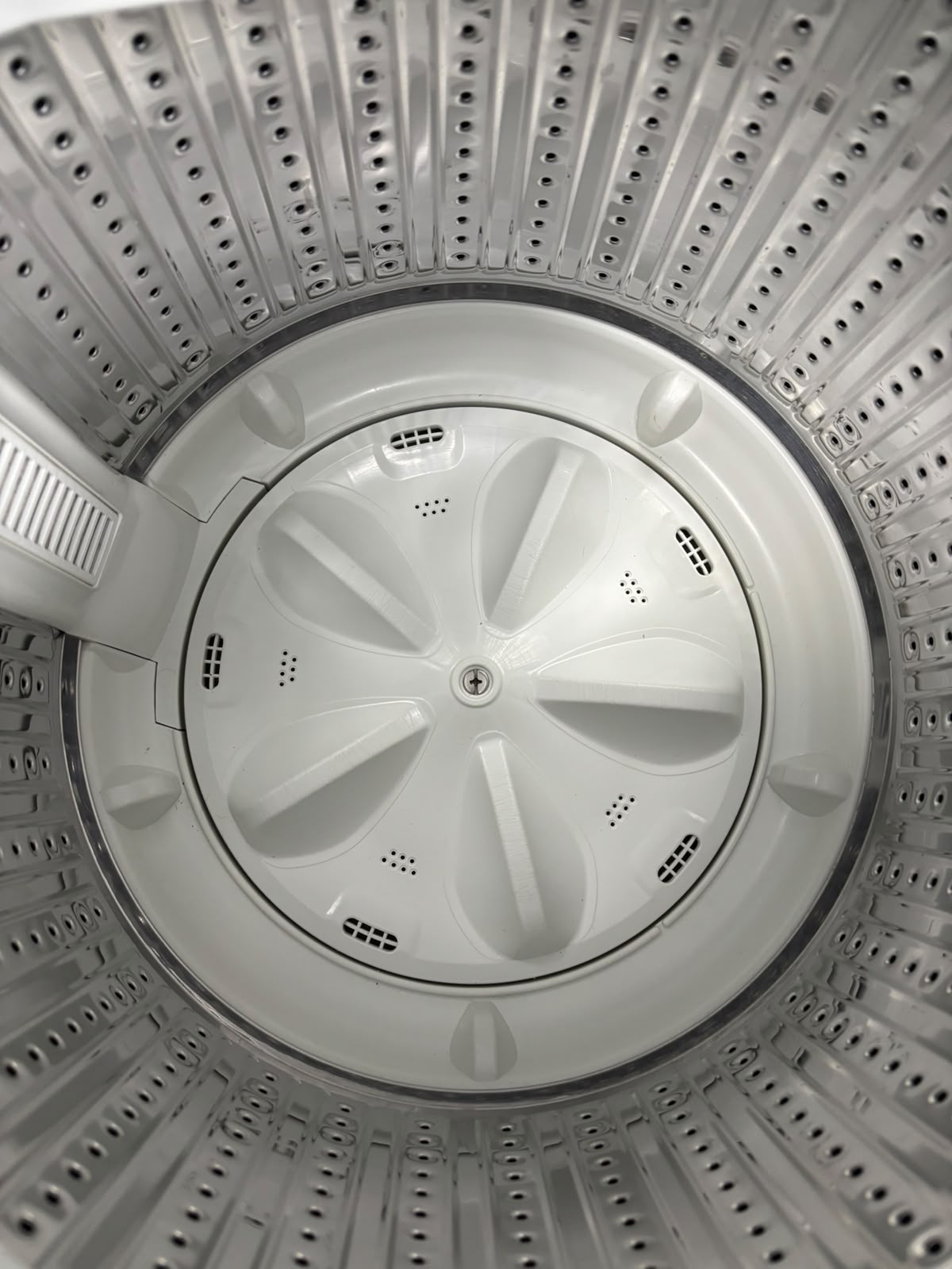 Used Whirlpool 24” Laundry Center Washer and Dryer YWET4024HW0 For Sale Used Whirlpool 24” Laundry Center Washer and Dryer YWET4024HW0 For Sale
